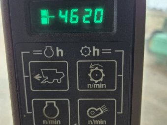 John Deere 9500 with 30 ft Pickup Reel Front and Comb Trailer