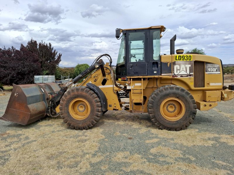 Caterpillar 930 G Front End loader with Attachments