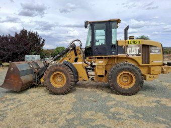 Caterpillar 930 G Front End loader with Attachments