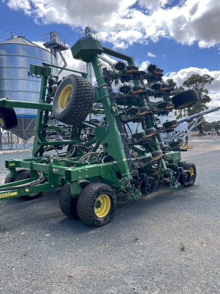 John Deere 1890 Disc Seeder