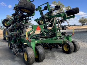John Deere 1890 Disc Seeder