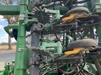 John Deere 1890 Disc Seeder