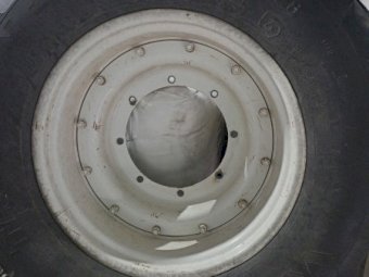Tyres and Rims from New Holland T7