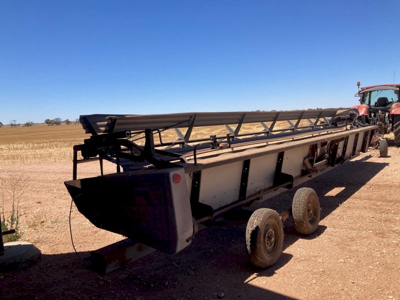 AGCO 400 Series 30 ft Front With Bat Reel And Trailer