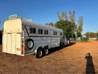 2002 Otto Tuza Gooseneck 4 Horse Converted to 3 horse Float