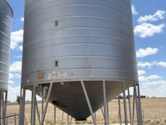 3 x 90 tonne Ahrens & Jaeschke Sealed Silos