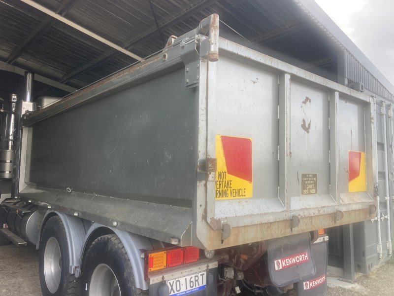 Bissalloy body 4240mm long 1050 high on sub frame with Hoist