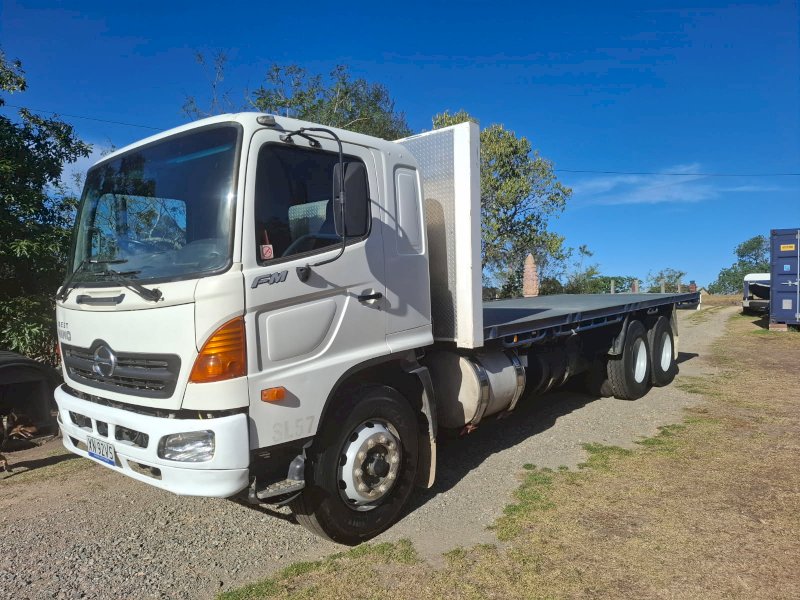 2005 Hino FM1JOOA Tray Truck