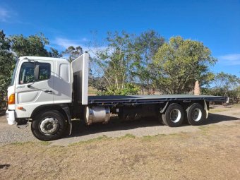 2005 Hino FM1JOOA Tray Truck
