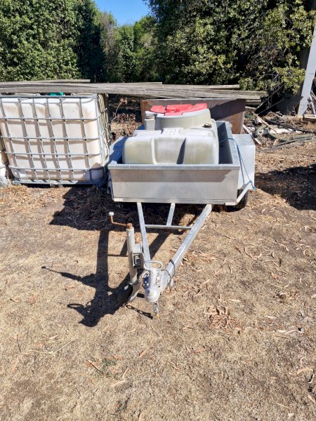 200 litre diesel transfer pod and trailer