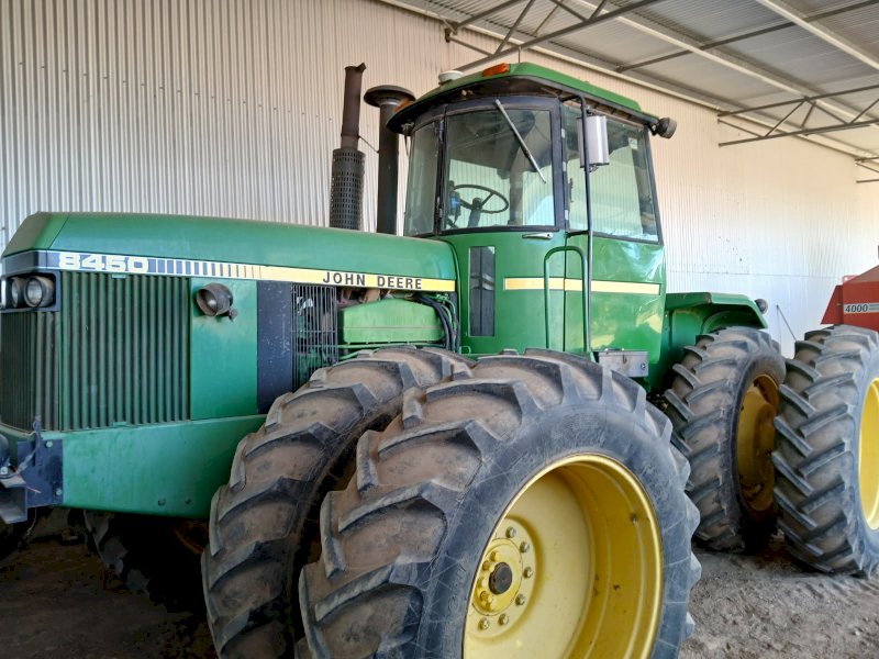 John Deere 8450 Tractor