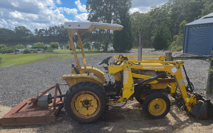 2006 Eastwind DF250 Tractor with Front End Loader