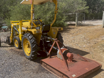 2006 Eastwind DF250 Tractor with Front End Loader