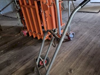 Dominator Wool Press.