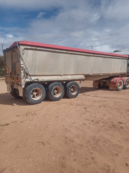 1981 Borcat TOA Tipper Trailer