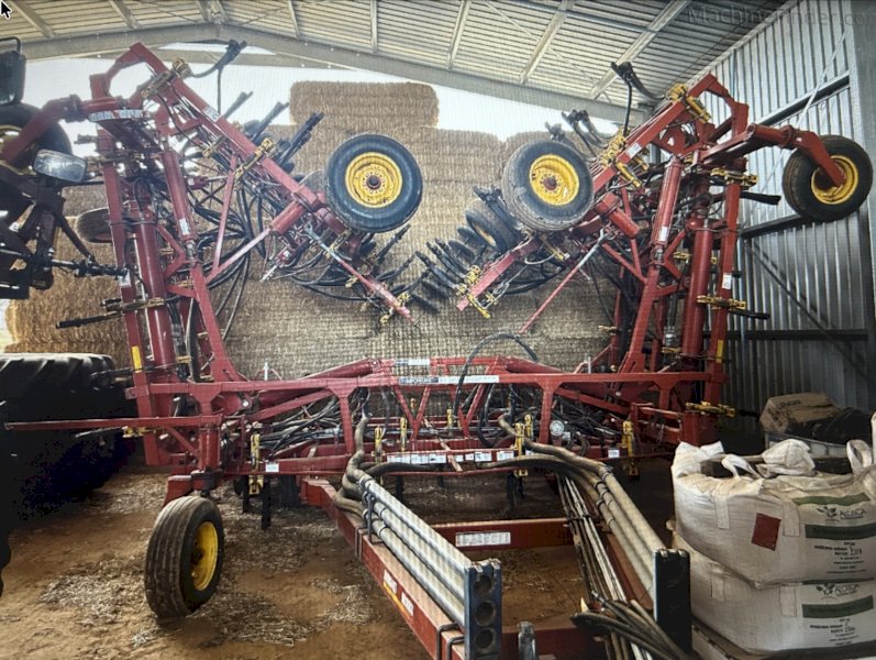 Bourgault 8910  60 ft Cultivator/Seeder Bar