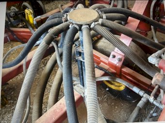 Bourgault 8910  60 ft Cultivator/Seeder Bar