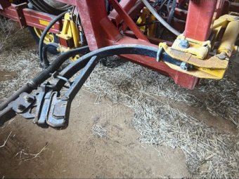Bourgault 8910  60 ft Cultivator/Seeder Bar
