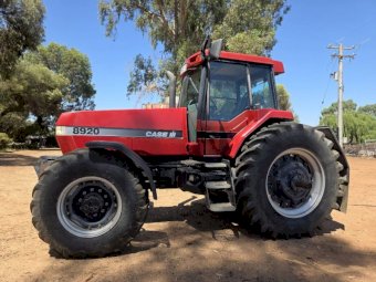 Case IH Magnum 8920 Tractor