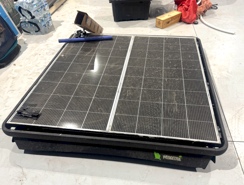 2 x 1200 watt Solar Panels & Wedgetail Roof Rack