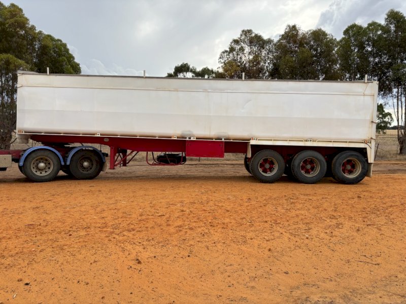 1996 Laughlin 36ft x 6ft Semi Tipping Trailer