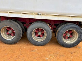 1996 Laughlin 36ft x 6ft Semi Tipping Trailer