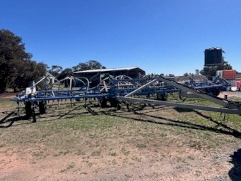 Simplicity 5700 TR2 Air Cart With Gason 5100 Cultimaster