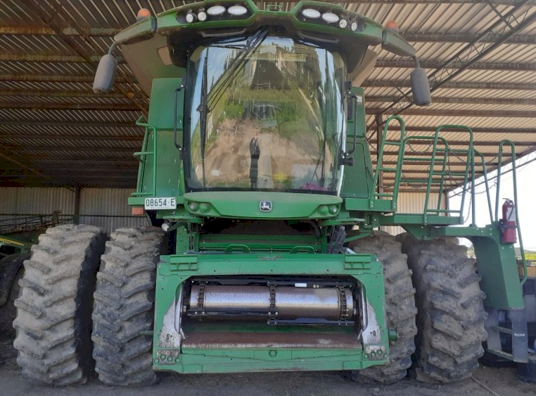 2014 John Deere S680 Header with 2011John Deere 640D Front and Trailer