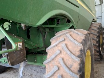 2014 John Deere S680 Header with 2011John Deere 640D Front and Trailer