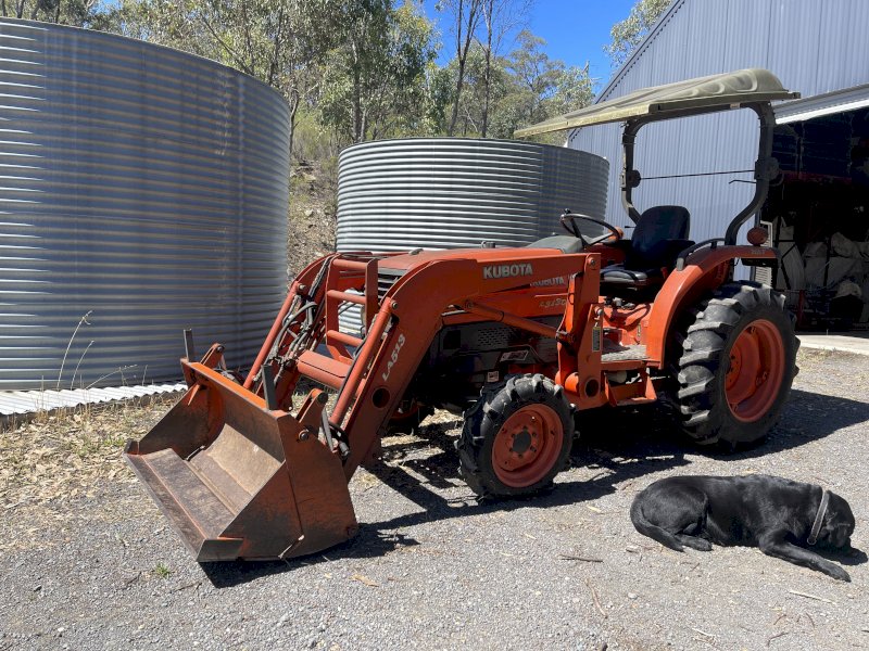 Kubota L3130  D Tractor with FEL