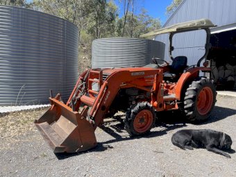 Kubota L3130  D Tractor with FEL