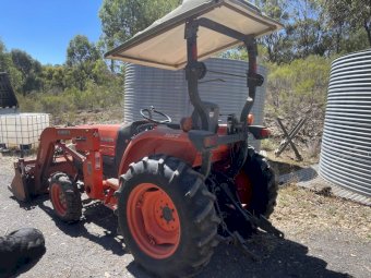 Kubota L3130  D Tractor with FEL