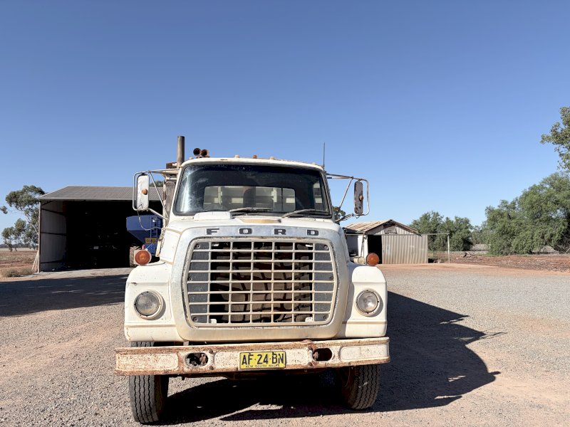 Ford Louisville 7000 V8 Cat Tipper