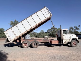 Ford Louisville 7000 V8 Cat Tipper