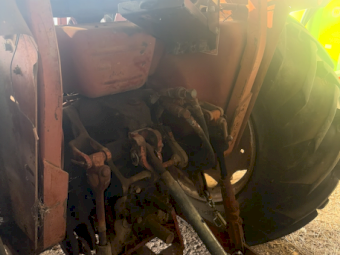 International 484 Tractor with Loader