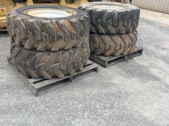 1 Set 17.5-25L2 Forder Tyres and Rims