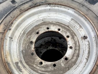 1 Set 17.5-25L2 Forder Tyres and Rims