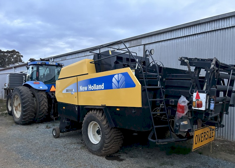 New Holland BB960A Baler
