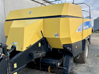 New Holland BB960A Baler