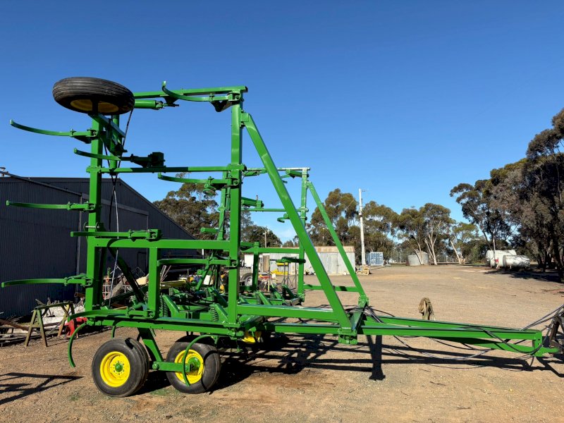 John Deere 1600 Chisel Plough (Different Options Available)