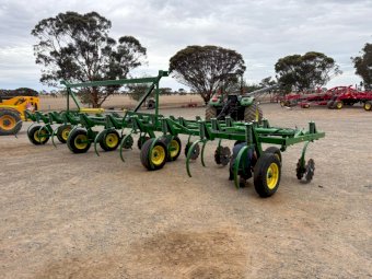 John Deere 1600 Chisel Plough (Different Options Available)