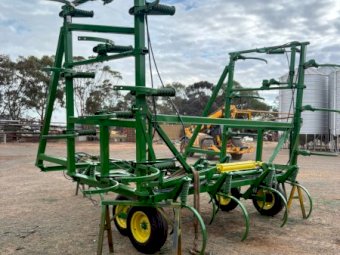 John Deere 1600 Chisel Plough (Different Options Available)