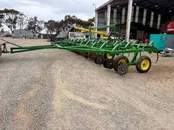 John Deere 1600 Chisel Plough (Different Options Available)