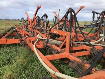 Morris 7130 Air Cart With Horwood Bagshaw Scaribar