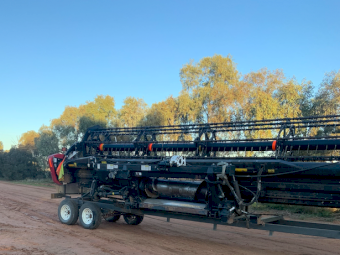 25ft  Case IH MacDon Draper Front with Comb Trailer