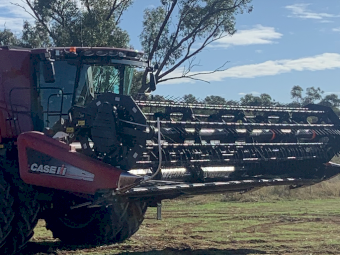 25ft  Case IH MacDon Draper Front with Comb Trailer