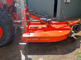 Near New Kubota L4600 Tractor with LA 714 Kubota Loader and Kubota BH92 backhoe