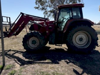 2007 Case IH CVX 1135 Tractor with Loader