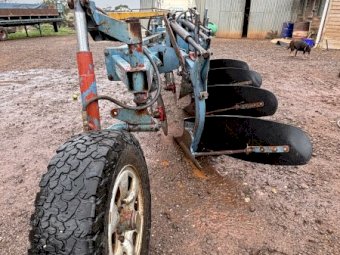 Overum Semi Mounted Mouldboard Plough