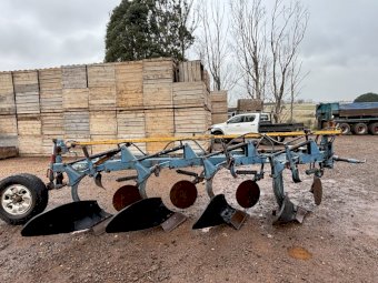Overum Semi Mounted Mouldboard Plough